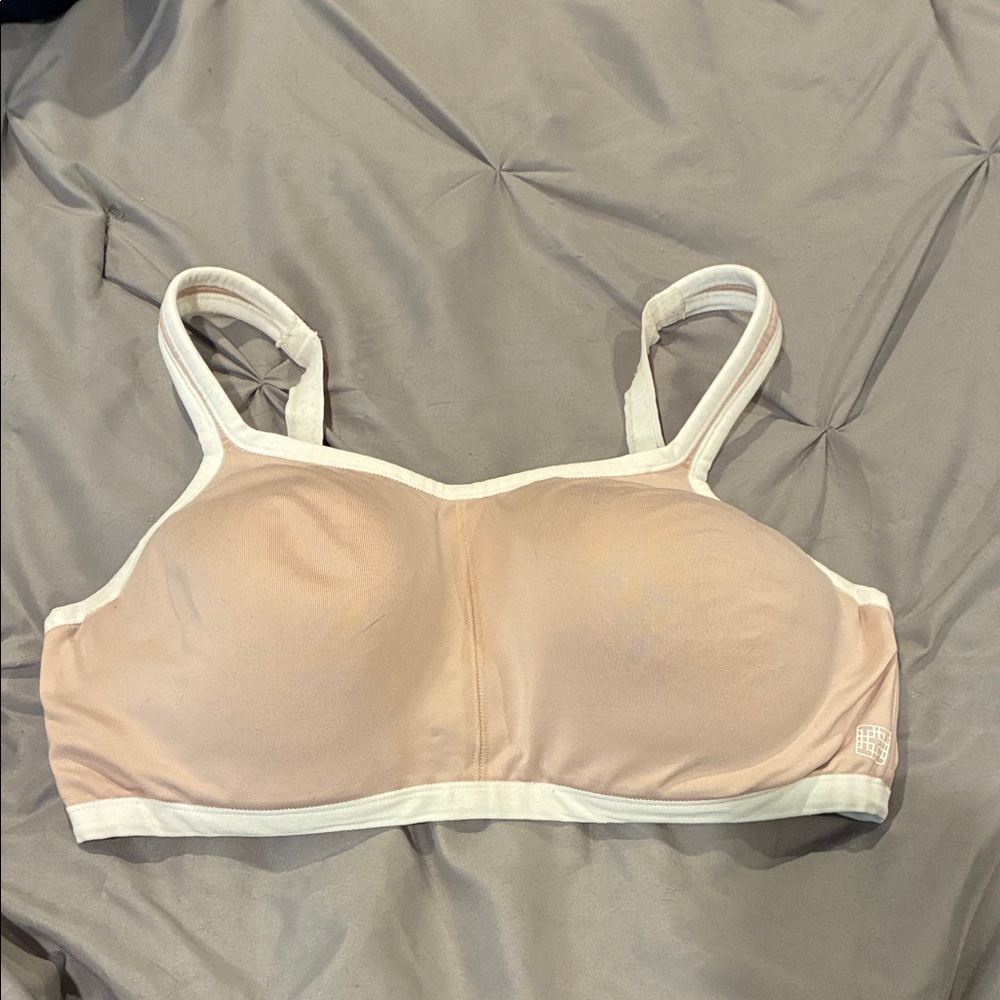 Natori Light Blush Yogi Convertible Underwire Sports Bra with White Trim-Sz36C